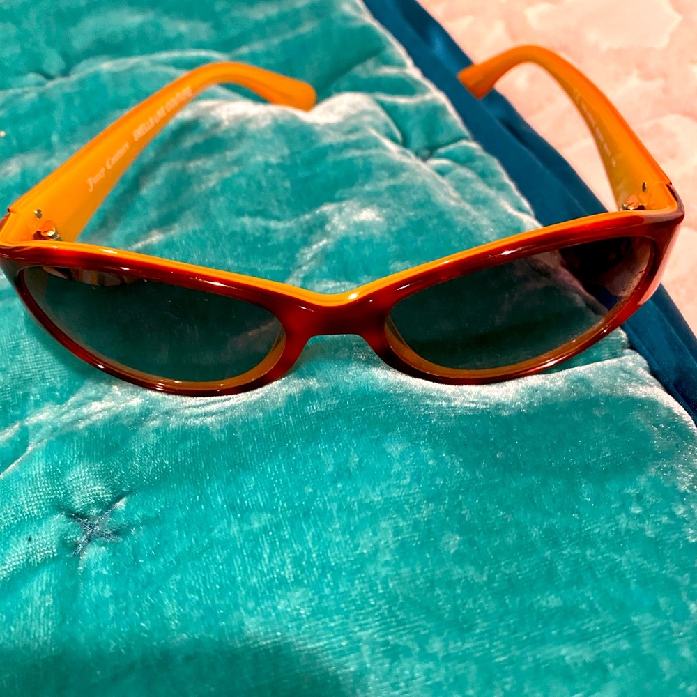 Women Juicy Couture Tortoise color Frame Sunglasses. Preowned